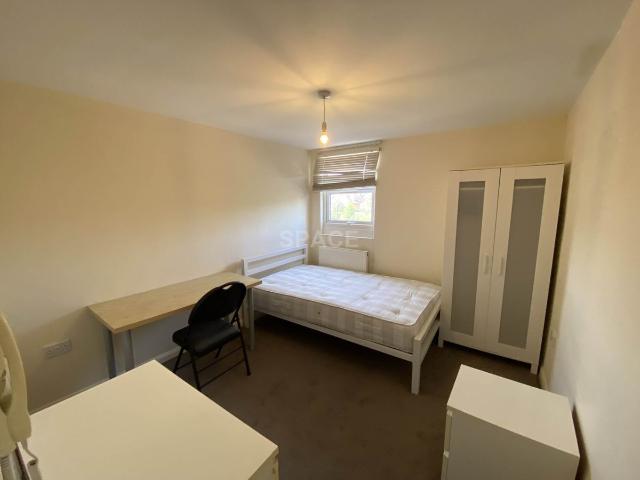 House for rent in Newtown, Reading