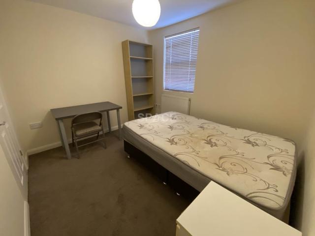 House for rent in Newtown, Reading