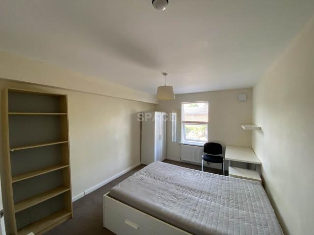House for rent in Newtown, Reading