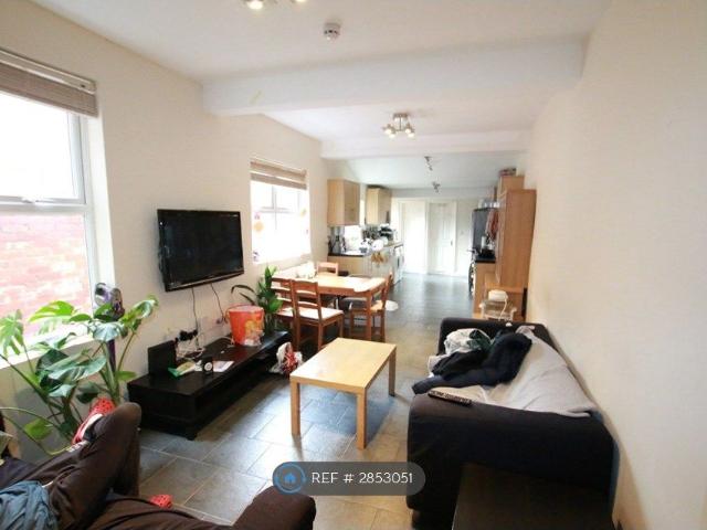 House for rent in Newtown, Reading