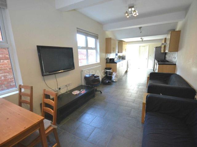 House for rent in Newtown, Reading