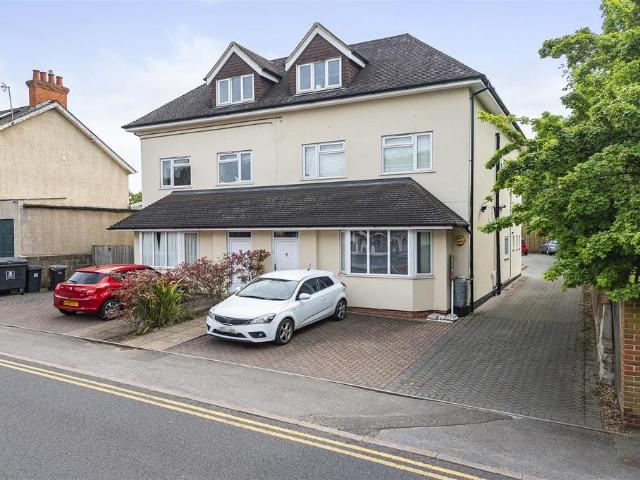 Apartment for rent in Maybury Estate, Woking