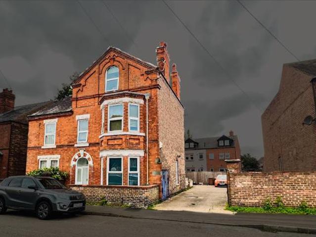 House for sale in Bank, Greater London