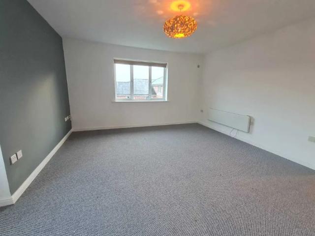 Room for rent in Eightlands, Dewsbury