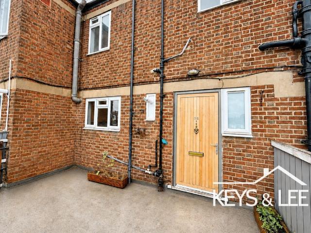 Apartment for rent in Collier Row, Greater London