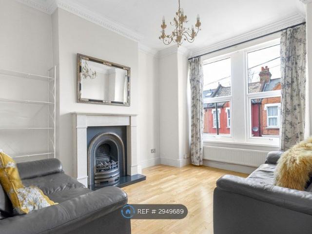 Apartment for rent in London Borough of Merton, Collier's Wood