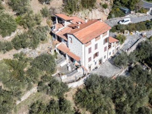 Terreno in vendita a Camaiore, Toscana