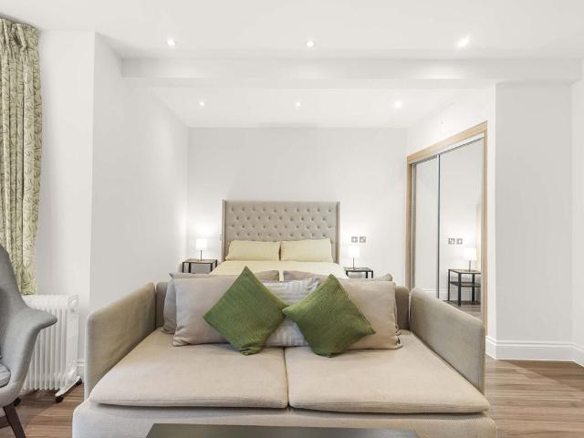 Studio for rent in Earl's Court, Greater London
