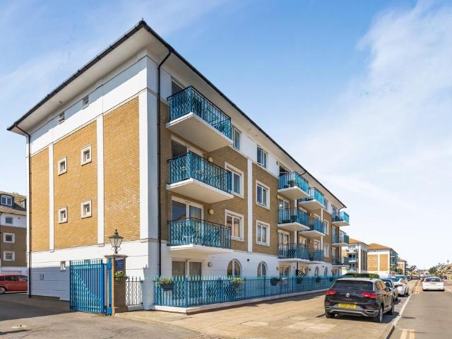 Apartment for rent in Roedean