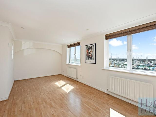 Apartment for rent in Roedean