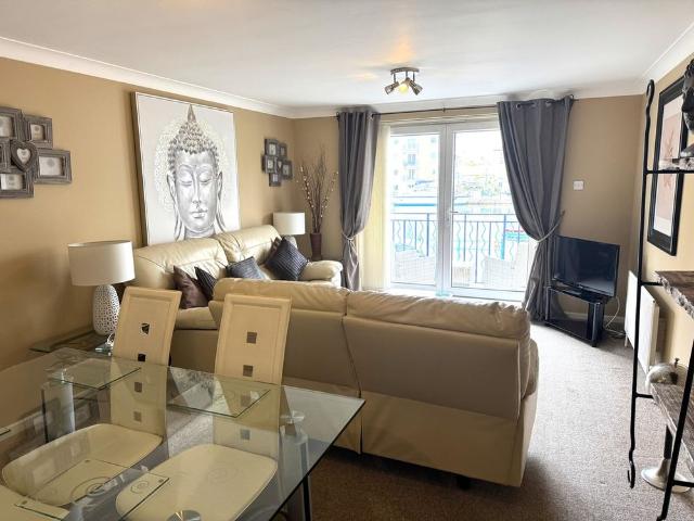 Apartment for rent in Roedean
