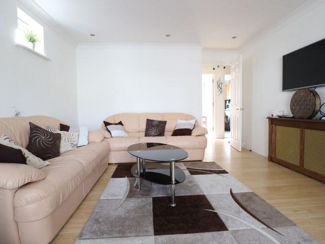 Apartment for rent in Roedean