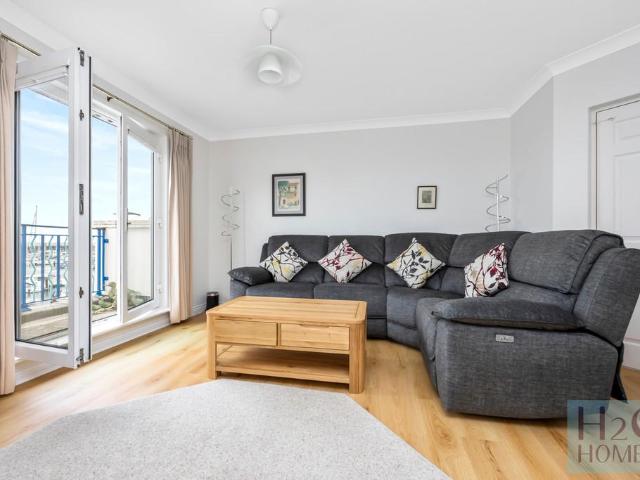 Apartment for rent in Roedean