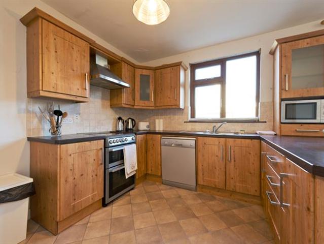 Detached House to rent in Omni Park Shopping Centre Santry, Dublin
