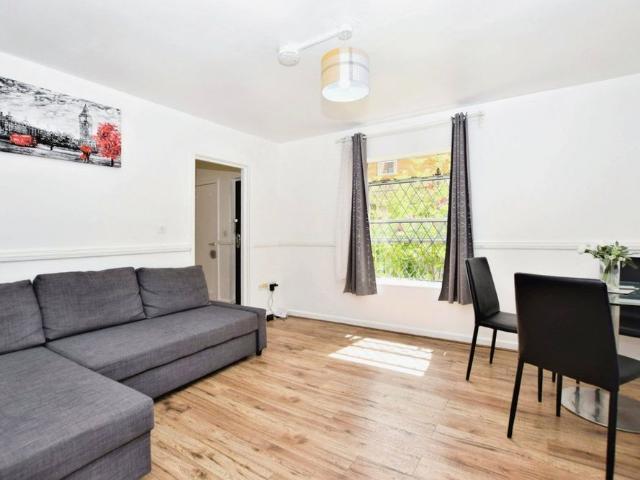 Apartment for rent in The Borough, Cat Hill