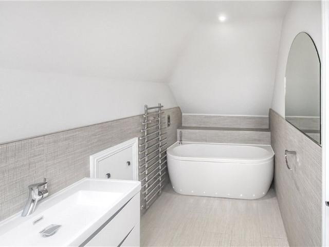 House for rent in Tattenham Corner, Red Hill