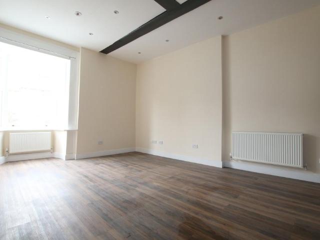 Apartment for rent in Colnbrook with Poyle, Slough