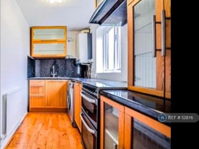 Apartment for rent in Colnbrook with Poyle, Slough