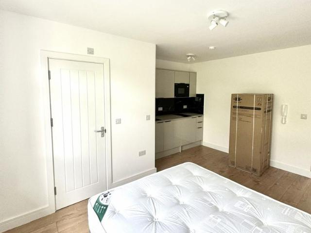 Apartment for rent in Colney Hatch, Greater London