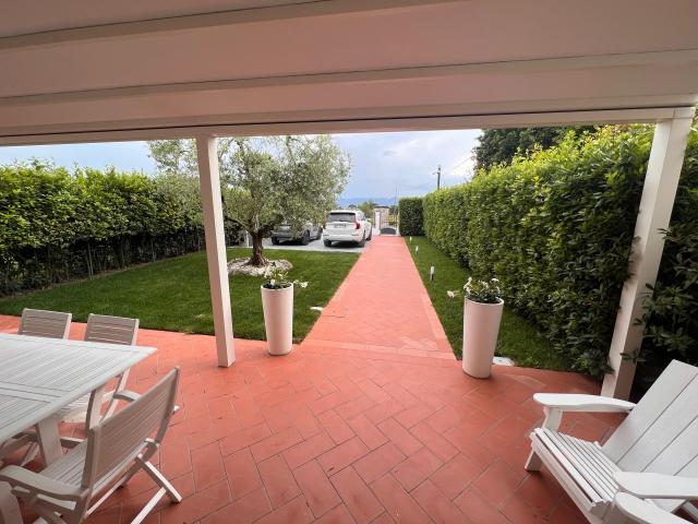Villa Indipendente in vendita a Montale, Toscana