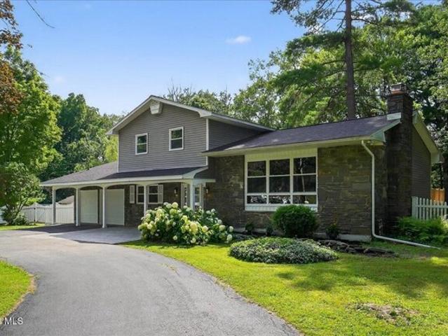House for sale in Latham