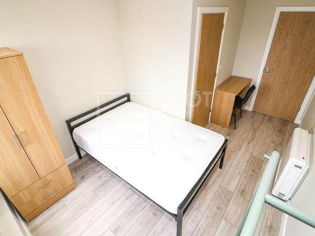 Studio for rent in West Yorkshire