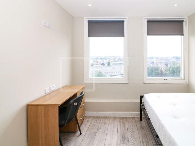 Studio for rent in West Yorkshire