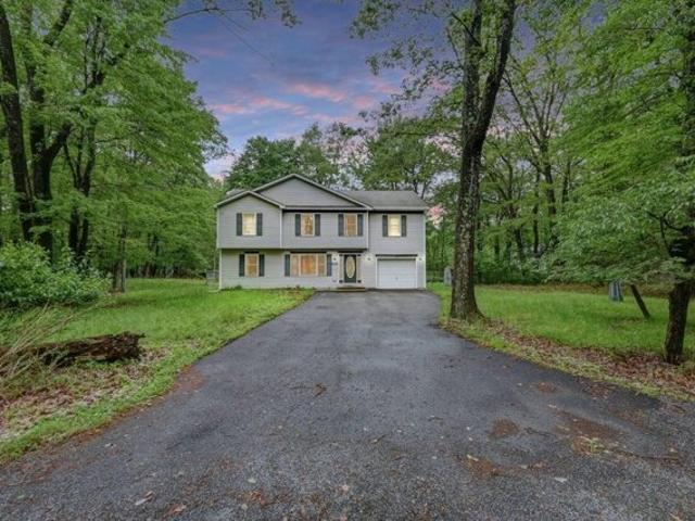 House for sale in Pocono Summit