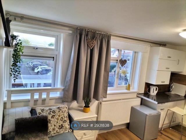 Room for rent in Harold Hill, Greater London