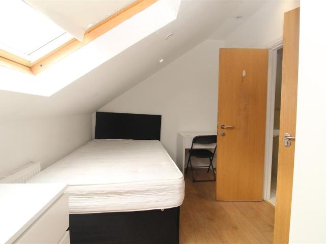 Room for rent in Falcon Lodge, Wales