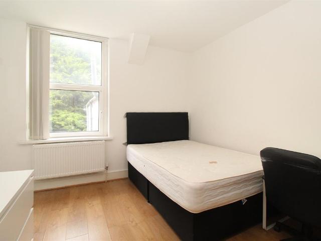 Room for rent in Falcon Lodge, Wales
