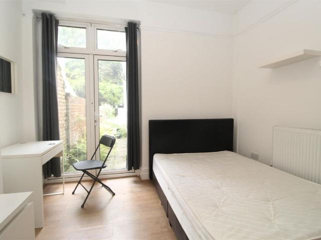 Room for rent in Falcon Lodge, Wales