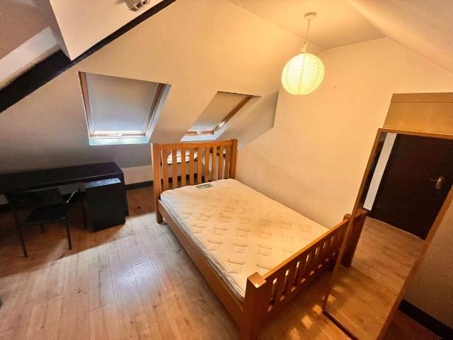 Room for rent in Falcon Lodge, Wales