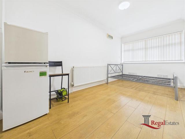 Room for rent in South Stanmore, Greater London