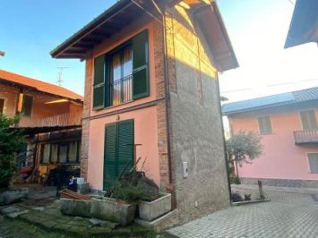 Appartamento in vendita a Comabbio, Lombardia