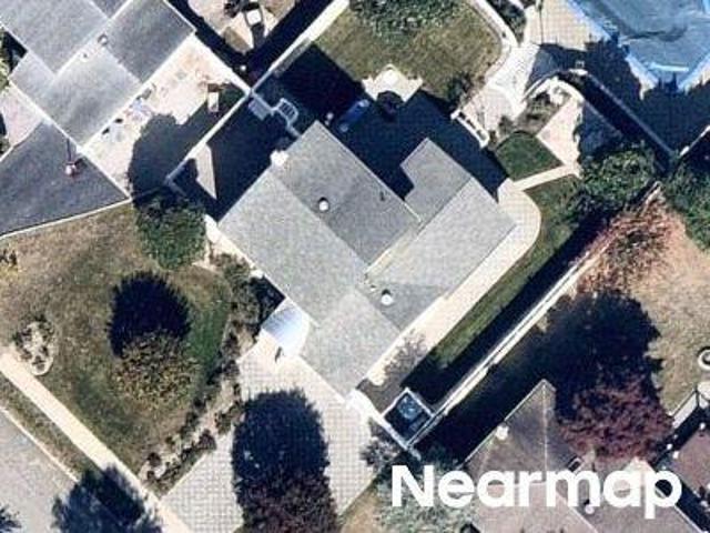 House for sale in Commack