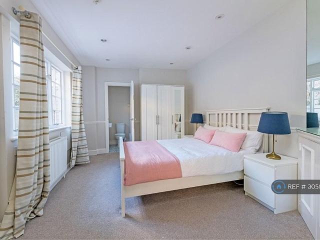 Apartment for rent in Stockwell, Greater London