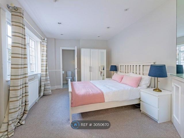 Apartment for rent in Stockwell, Greater London