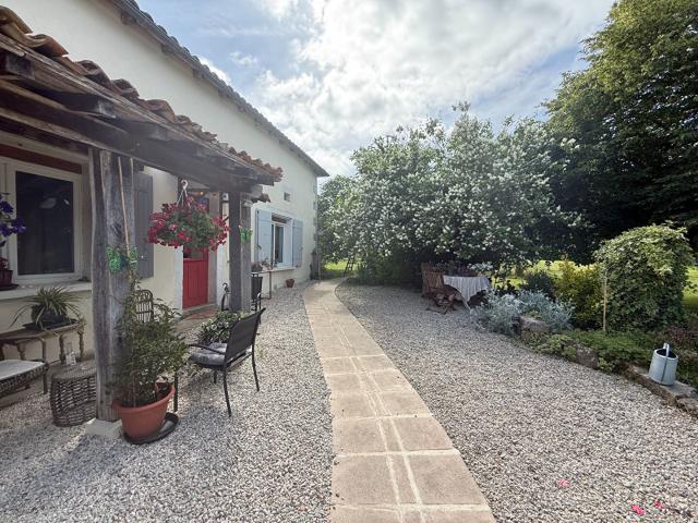 Maison vente à Angoulême, Combiers