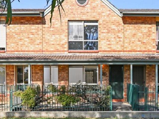 Townhouse for rent in West Lakes, Adelaide