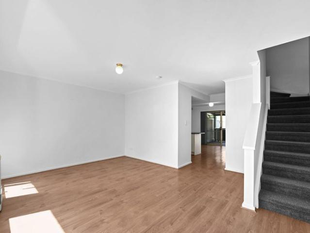 Townhouse for rent in West Lakes, Adelaide