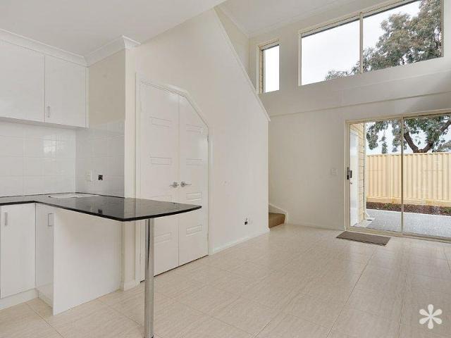 Townhouse for rent in Hamilton Hill, Western Australia