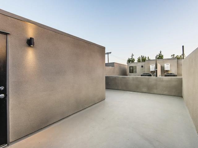 Apartment for rent in Canoga Park, California