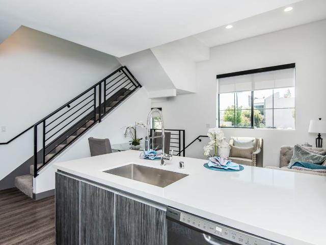 Apartment for rent in Canoga Park, California