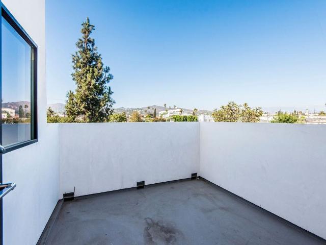 Apartment for rent in Canoga Park, California