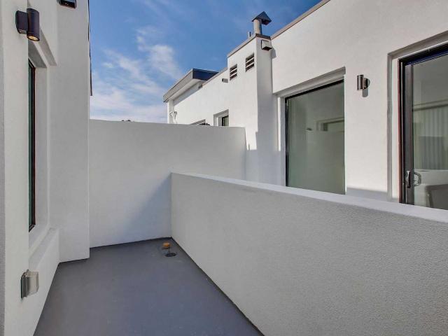 Apartment for rent in Canoga Park, California