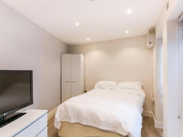 Studio for rent in West Kensington, Greater London