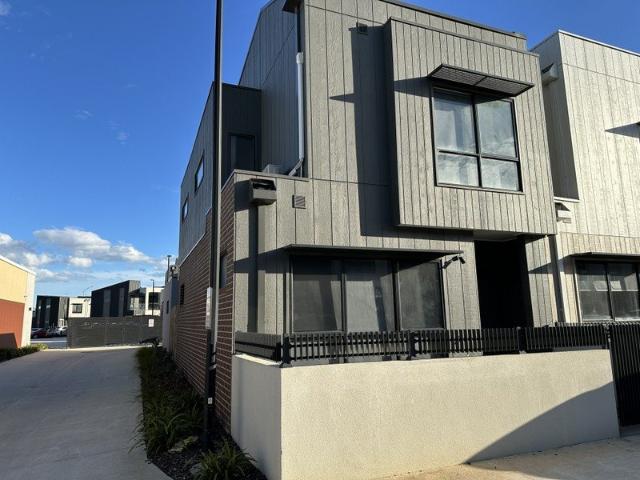 Townhouse for rent in Camerons Creek, Victoria