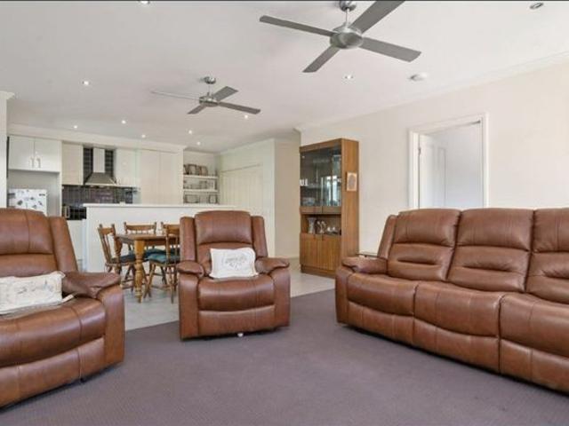 Townhouse for rent in Heathcote, Victoria