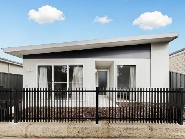 Duplex for rent in Parklands, Western Australia